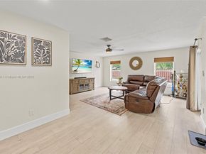 835 W Plantation Cir, Plantation FL 33324