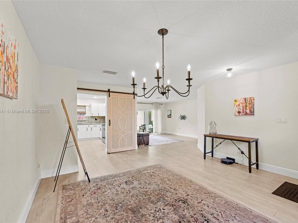 835 W Plantation Cir, Plantation FL 33324