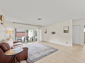 835 W Plantation Cir, Plantation FL 33324
