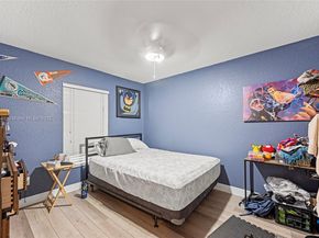 835 W Plantation Cir, Plantation FL 33324