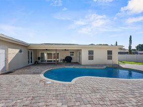 835 W Plantation Cir, Plantation FL 33324