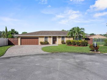 835 W Plantation Cir