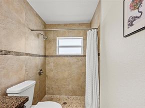 835 W Plantation Cir, Plantation FL 33324