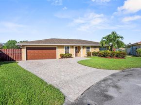 835 W Plantation Cir, Plantation FL 33324
