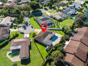 835 W Plantation Cir, Plantation FL 33324