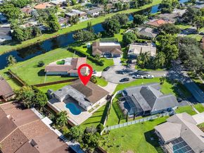 835 W Plantation Cir, Plantation FL 33324