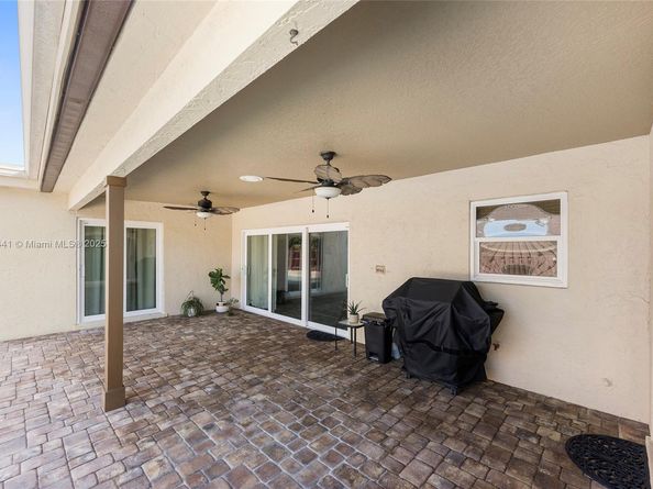 835 W Plantation Cir, Plantation FL 33324