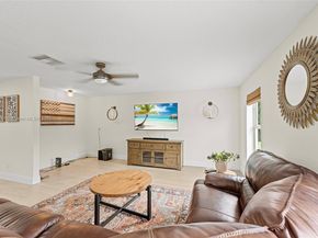 835 W Plantation Cir, Plantation FL 33324