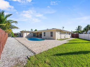 835 W Plantation Cir, Plantation FL 33324
