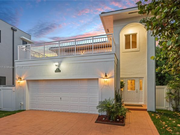 3229 Canal Dr, Pompano Beach FL 33062