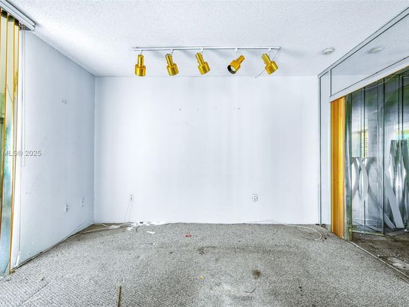3701 N Country Club Dr 1804, Aventura FL 33180