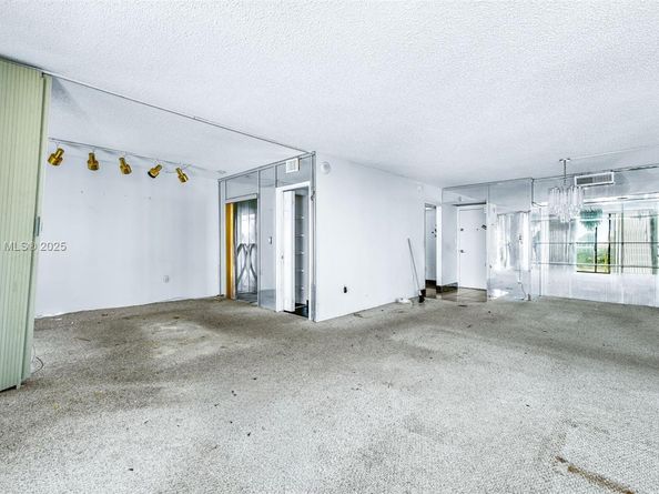 3701 N Country Club Dr 1804, Aventura FL 33180