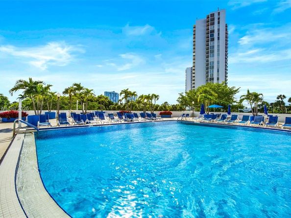 3701 N Country Club Dr 1804, Aventura FL 33180