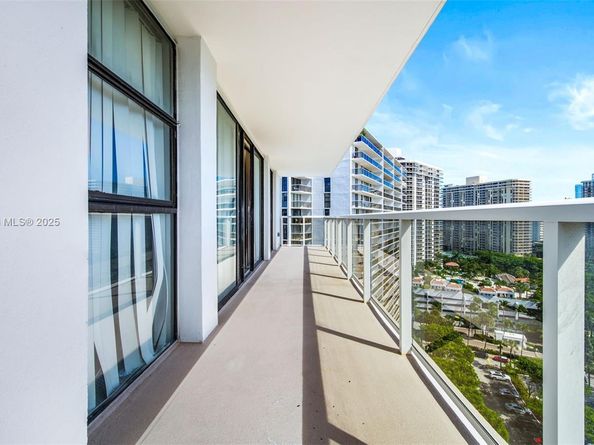 3701 N Country Club Dr 1804, Aventura FL 33180