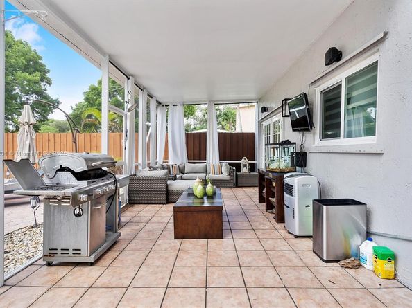 5998 SW 112th Dr, Cooper City FL 33330