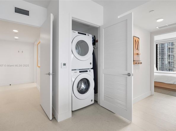 159 NE 6th St 2415, Miami FL 33132