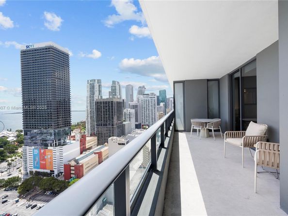 159 NE 6th St 2415, Miami FL 33132