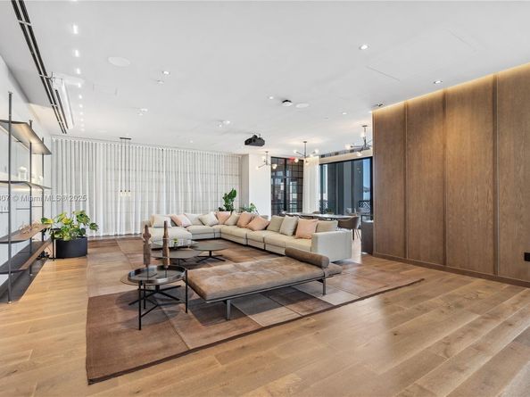 159 NE 6th St 2415, Miami FL 33132