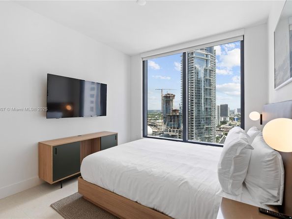 159 NE 6th St 2415, Miami FL 33132