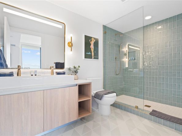 159 NE 6th St 2415, Miami FL 33132