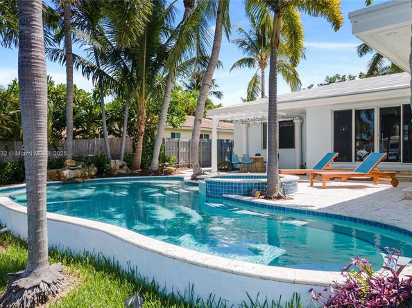 2513 SE 12th St, Pompano Beach FL 33062