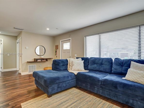 11331 NW 37th St, Sunrise FL 33323