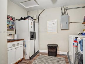 11331 NW 37th St, Sunrise FL 33323