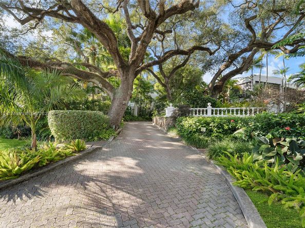 2475 S Bayshore Dr #2, Miami FL 33133