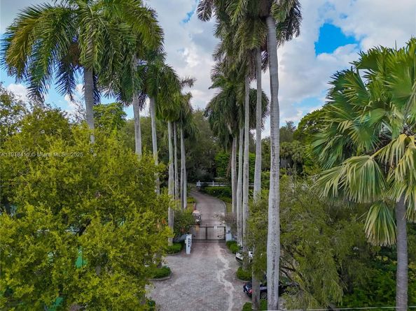 2475 S Bayshore Dr #2, Miami FL 33133