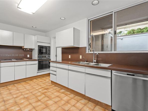 2475 S Bayshore Dr #2, Miami FL 33133