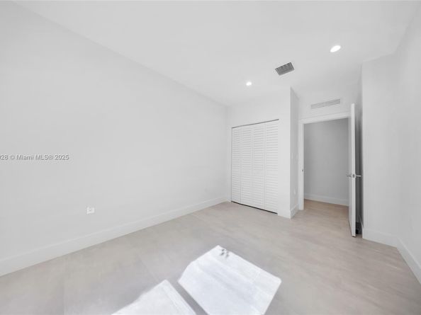 2151 NW 1st Ter, Miami FL 33125