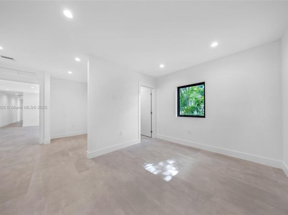 2151 NW 1st Ter, Miami FL 33125