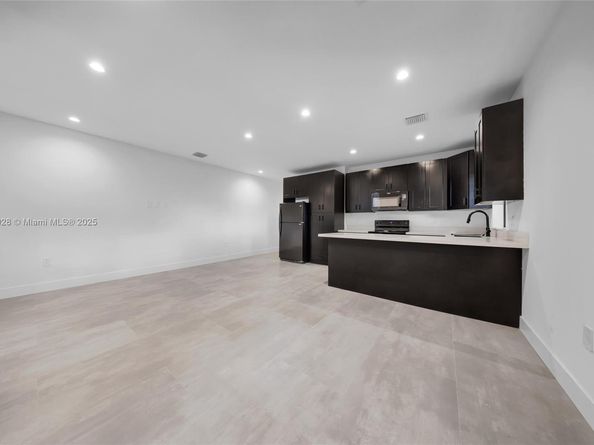 2151 NW 1st Ter, Miami FL 33125
