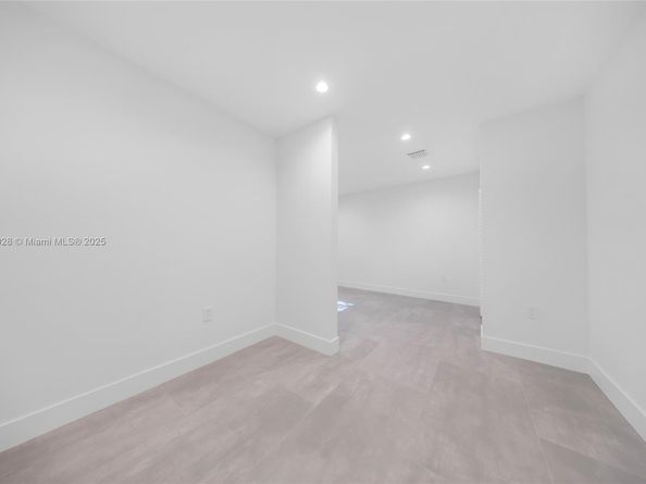 2151 NW 1st Ter, Miami FL 33125