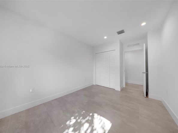 2151 NW 1st Ter, Miami FL 33125