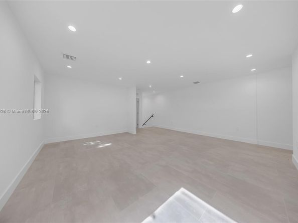 2151 NW 1st Ter, Miami FL 33125