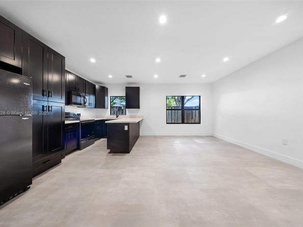 2151 NW 1st Ter, Miami FL 33125