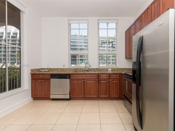 3001 NE 185th St 113, Aventura FL 33180