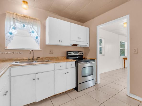 2005 NW 11th Ave, Fort Lauderdale FL 33311