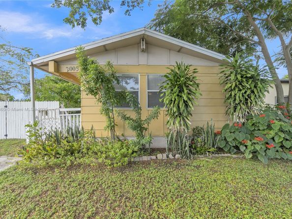 2005 NW 11th Ave, Fort Lauderdale FL 33311