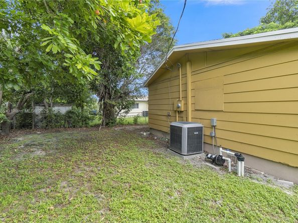 2005 NW 11th Ave, Fort Lauderdale FL 33311