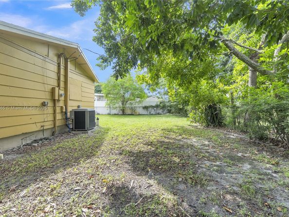 2005 NW 11th Ave, Fort Lauderdale FL 33311