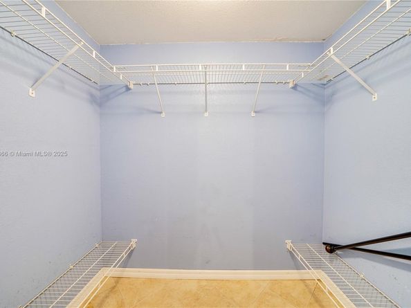 3905 N Nob Hill Rd 106, Sunrise FL 33351