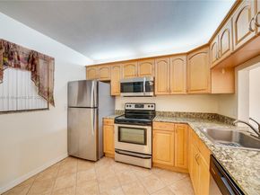 3905 N Nob Hill Rd 106, Sunrise FL 33351