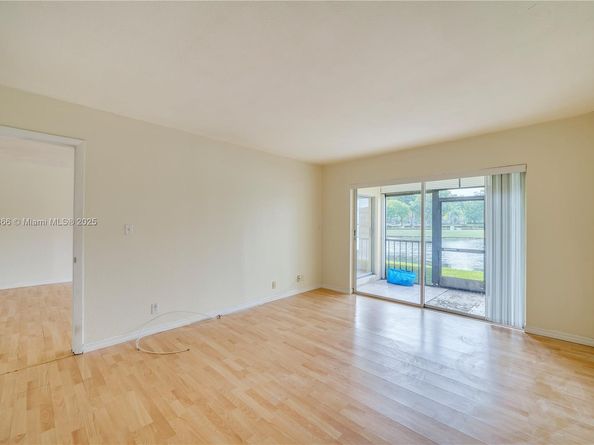 3905 N Nob Hill Rd 106, Sunrise FL 33351