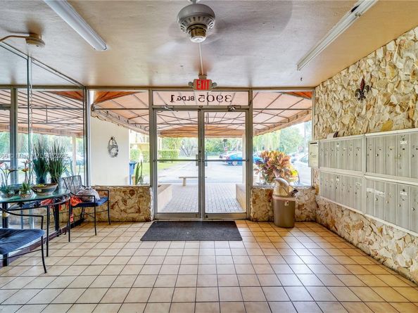 3905 N Nob Hill Rd 106, Sunrise FL 33351