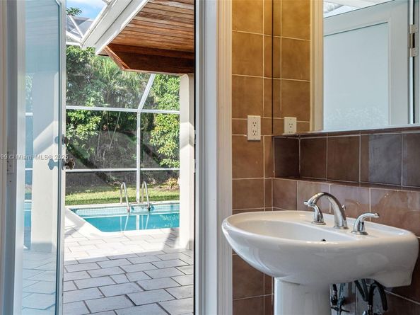 15420 SW 86th Ave, Palmetto Bay FL 33157