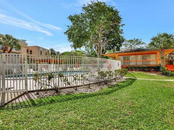 8400 Lagos De Campo Blvd 212, Tamarac FL 33321