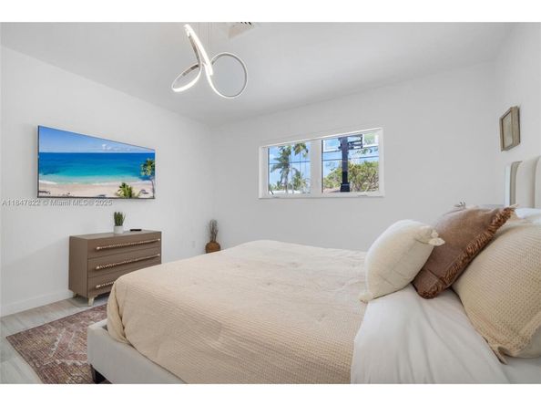 19810 NE 22nd av, Miami FL 33180