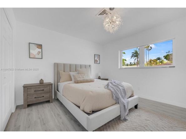 19810 NE 22nd av, Miami FL 33180